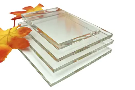 Ag míniú na bpríomhphointí agus na treoirlínte sábháilteachta maidir le gloine bán a shuiteáil